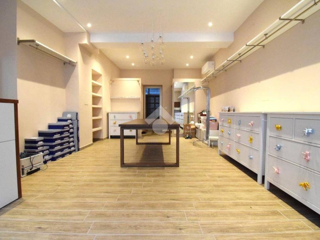 negozio in affitto a Riccione