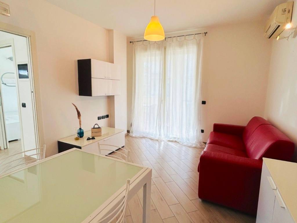 appartamento in affitto a Riccione in zona Alba