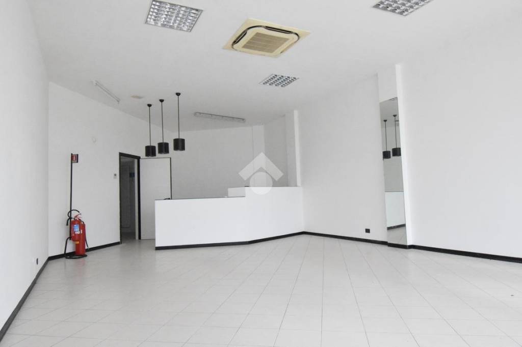 negozio in affitto a Riccione in zona San Lorenzo