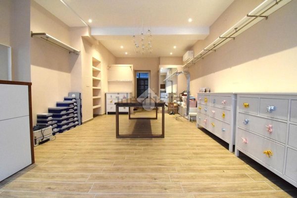 locale commerciale in affitto a Riccione