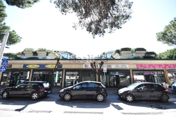 locale commerciale in affitto a Riccione