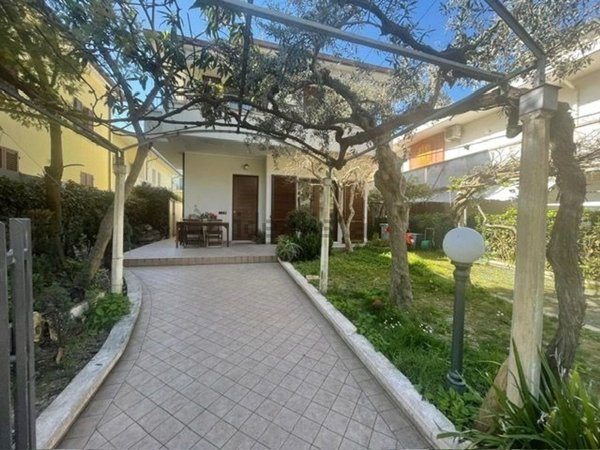 casa indipendente in affitto a Riccione in zona Alba