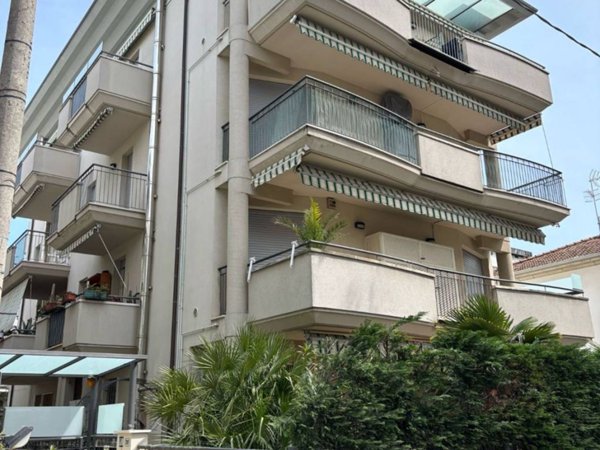 appartamento in affitto a Riccione in zona Alba