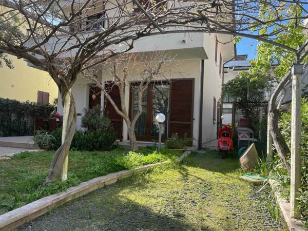 appartamento in affitto a Riccione in zona Alba
