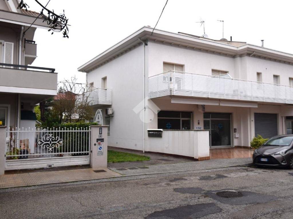 ufficio in affitto a Riccione in zona Marano