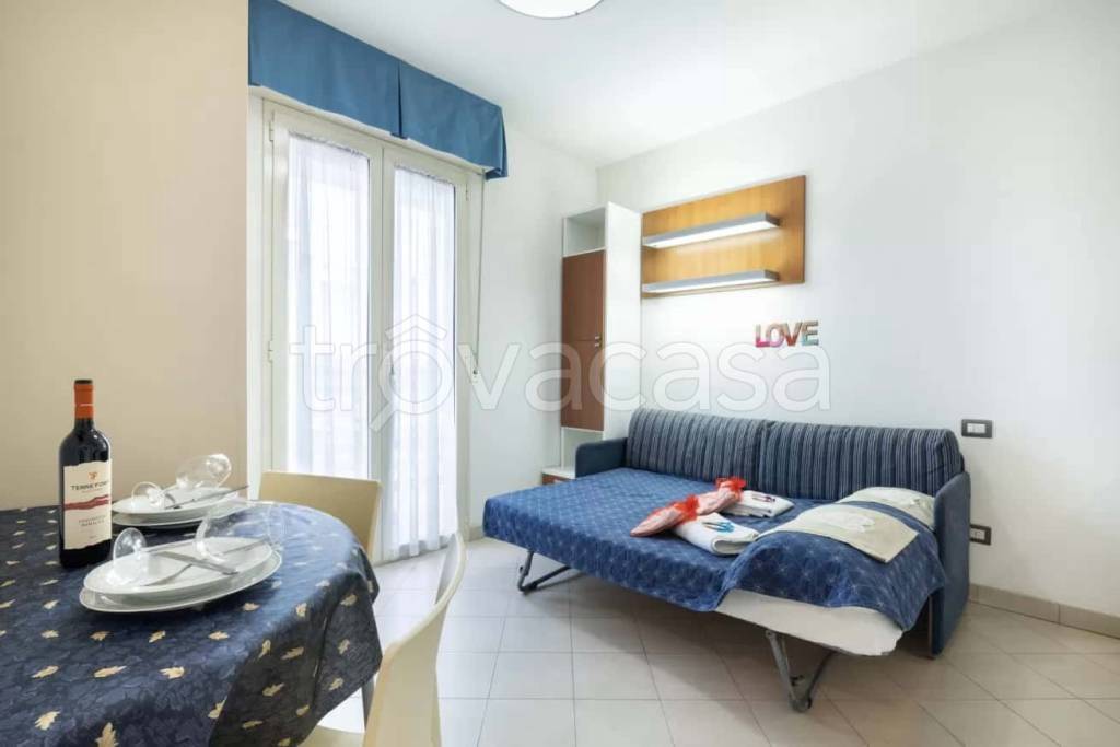 appartamento in affitto a Riccione in zona Alba