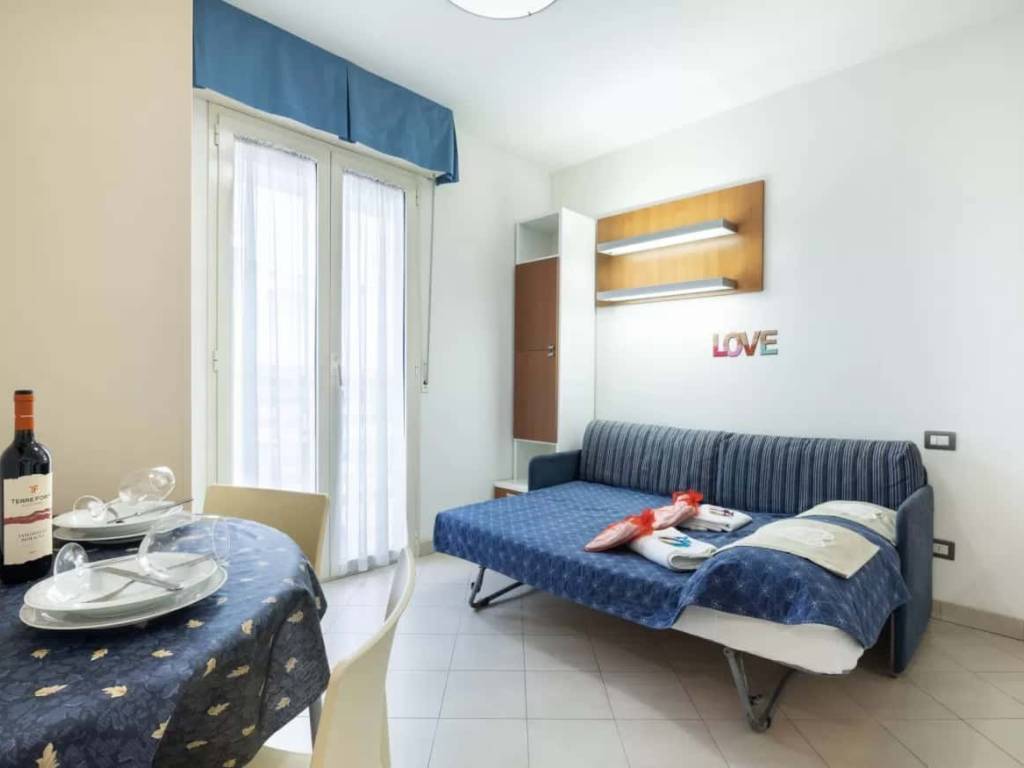 appartamento in affitto a Riccione in zona Alba