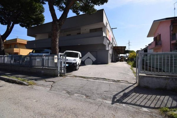locale commerciale in affitto a Riccione