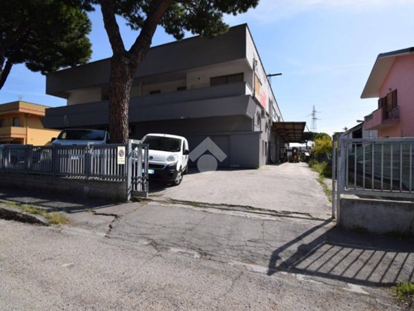 locale commerciale in affitto a Riccione
