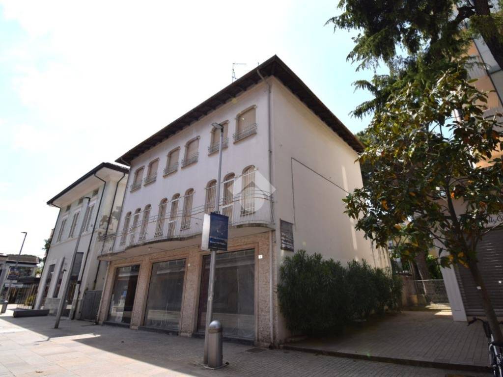 negozio in affitto a Riccione