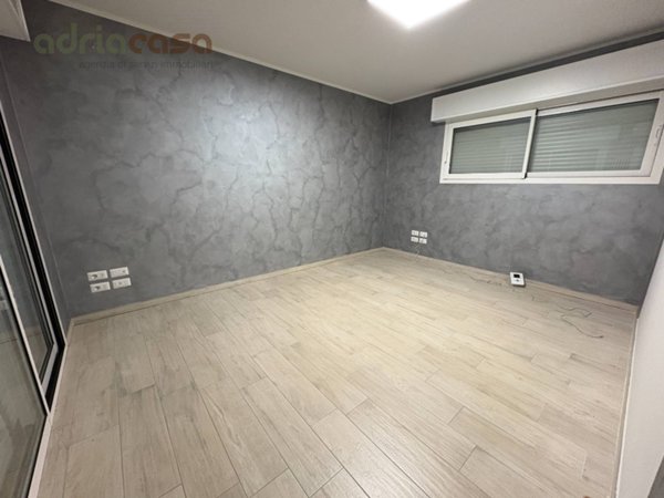 ufficio in affitto a Riccione in zona Marano