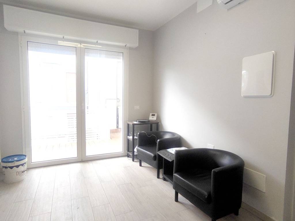 ufficio in affitto a Riccione in zona Marano