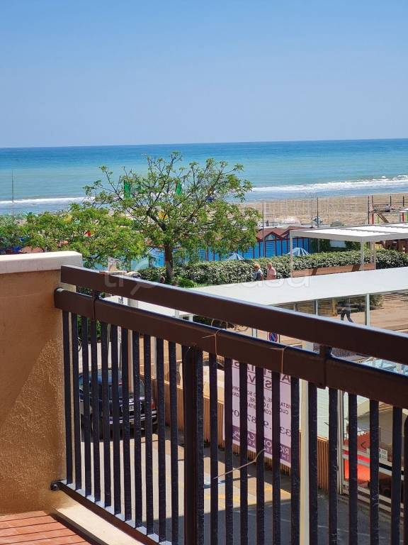 appartamento in affitto a Riccione in zona Alba