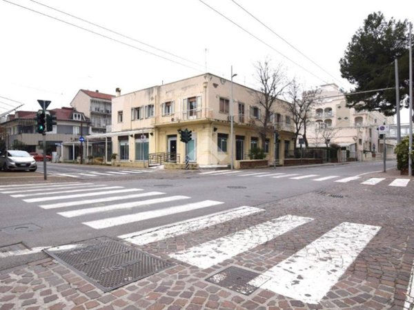 negozio in affitto a Riccione