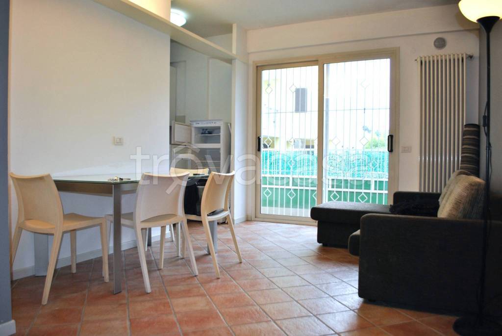 appartamento in affitto a Riccione in zona Alba