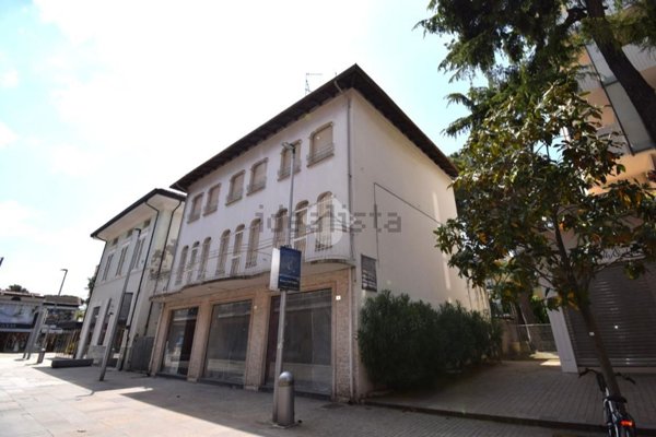 locale commerciale in affitto a Riccione