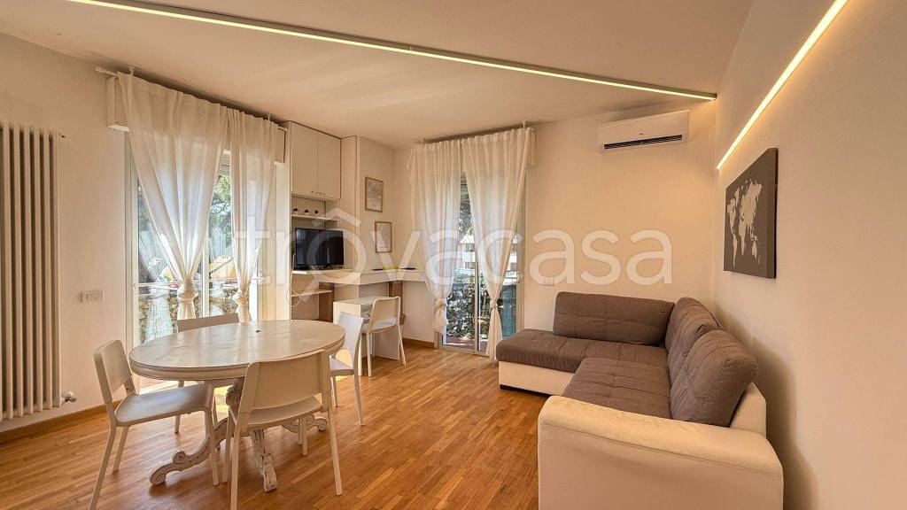 appartamento in affitto a Riccione in zona Alba