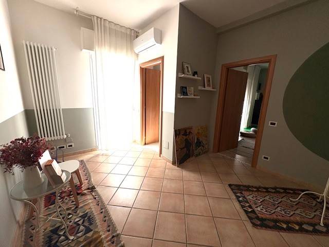 ufficio in affitto a Riccione in zona Marano