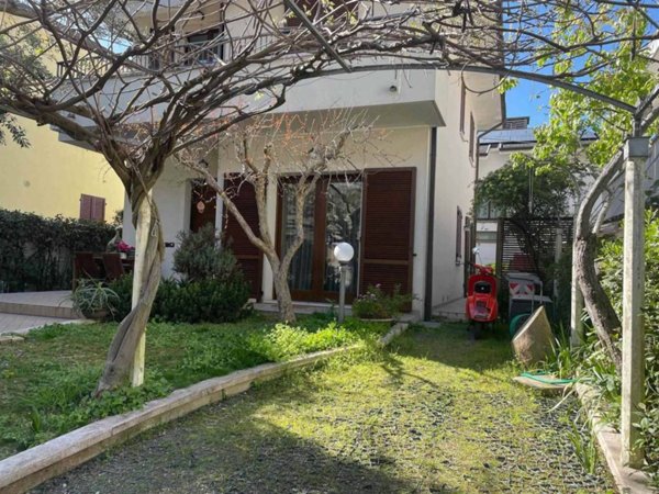 appartamento in affitto a Riccione in zona Alba