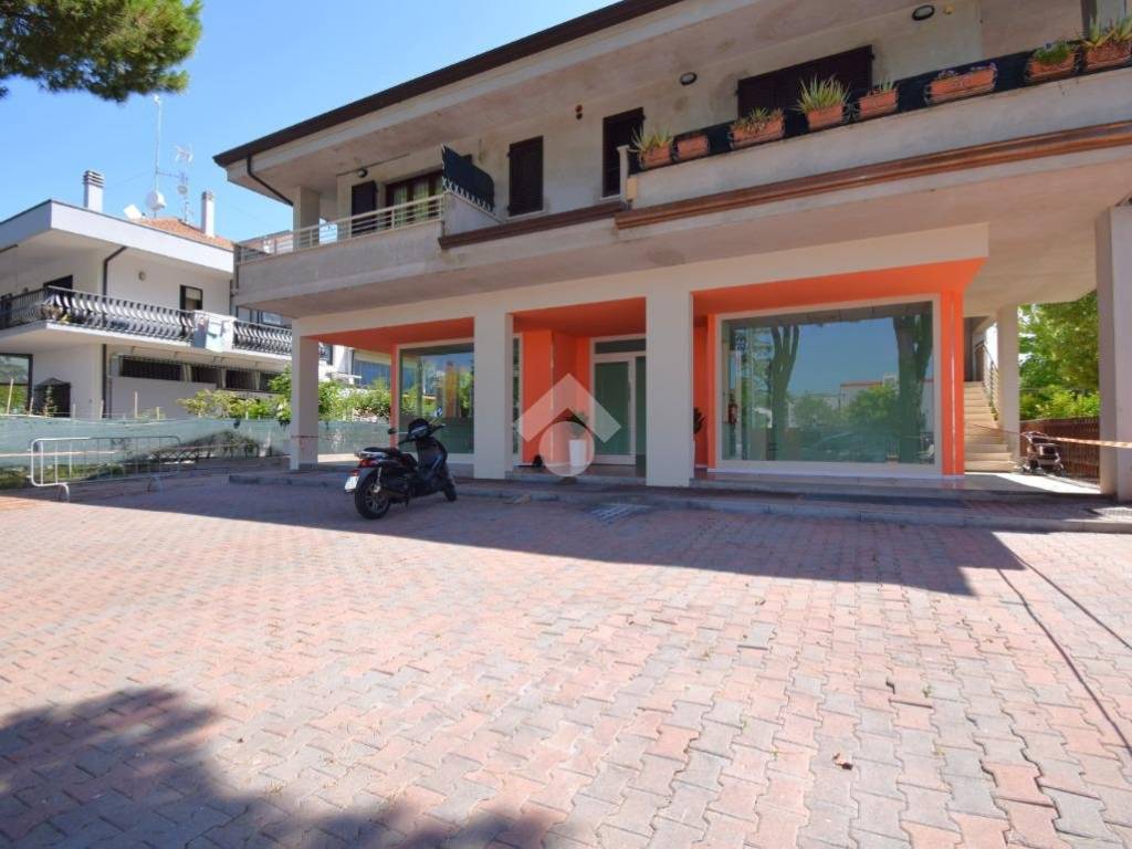 negozio in affitto a Riccione