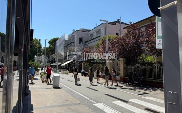 negozio in affitto a Riccione in zona Centro Storico