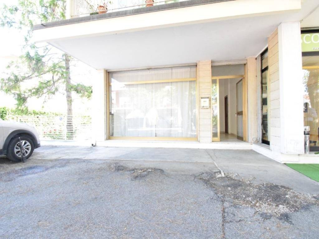 negozio in affitto a Riccione