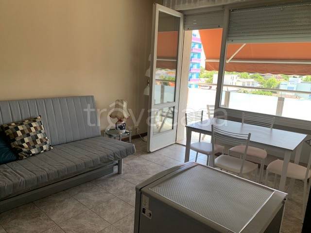 appartamento in affitto a Riccione in zona Alba