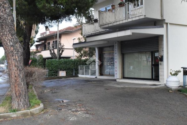 locale commerciale in affitto a Riccione
