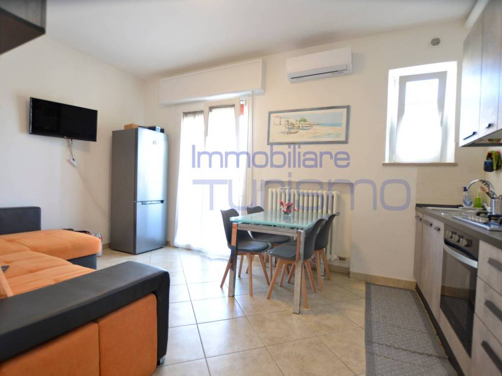 appartamento in affitto a Riccione in zona Alba