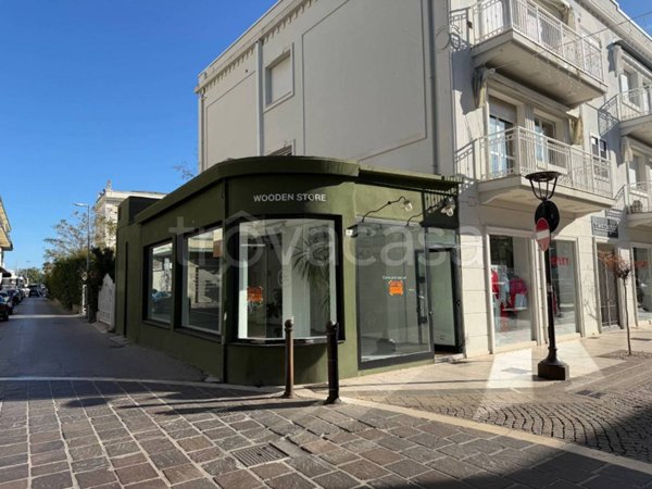 negozio in affitto a Riccione
