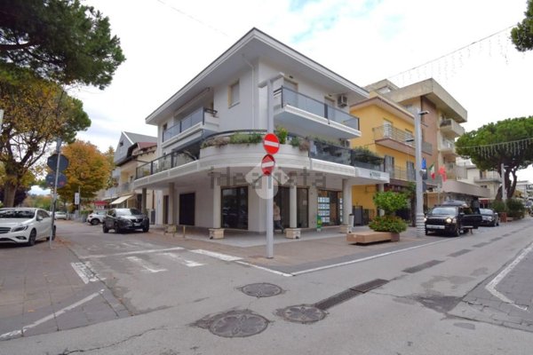 locale commerciale in affitto a Riccione in zona Alba