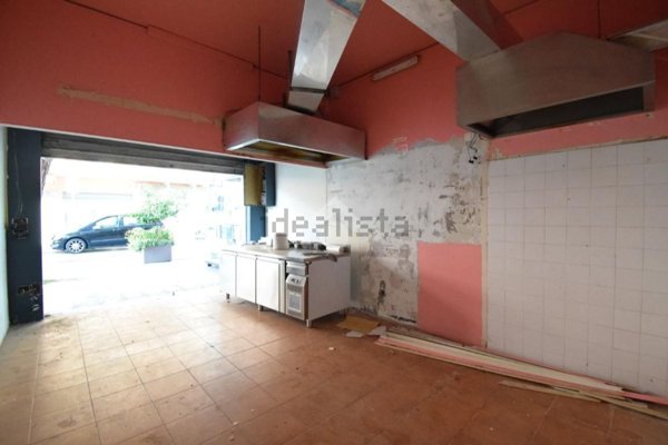 locale commerciale in affitto a Riccione in zona Alba