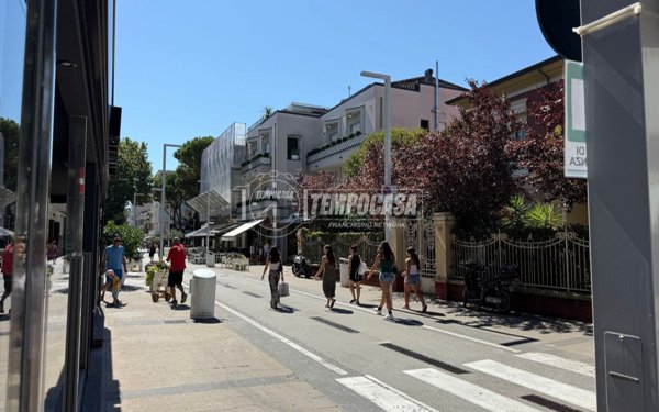 locale commerciale in affitto a Riccione