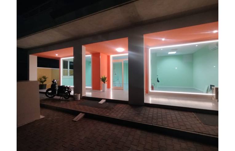 locale commerciale in affitto a Riccione
