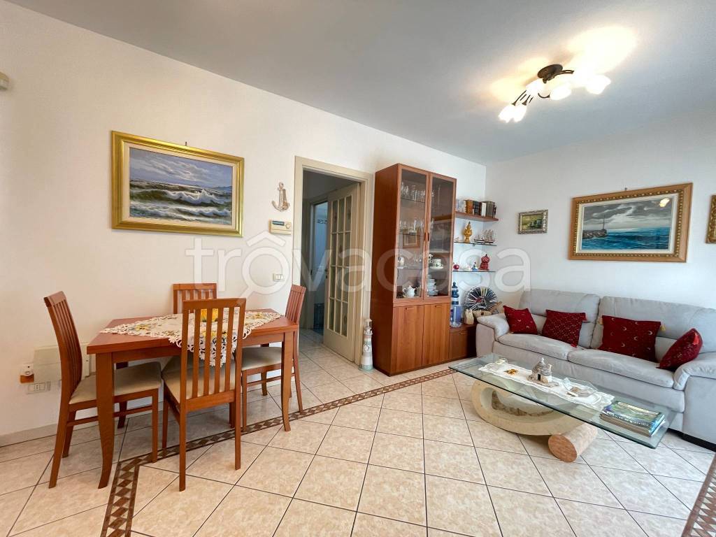 appartamento in affitto a Riccione in zona Marano