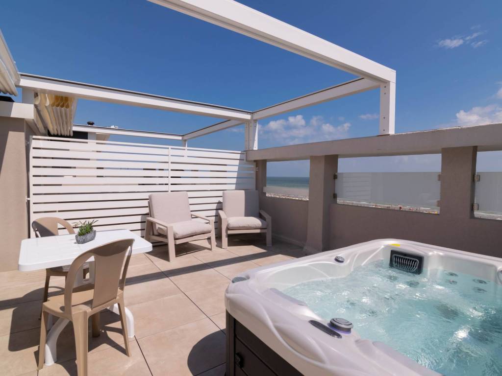 appartamento in affitto a Riccione in zona Marano