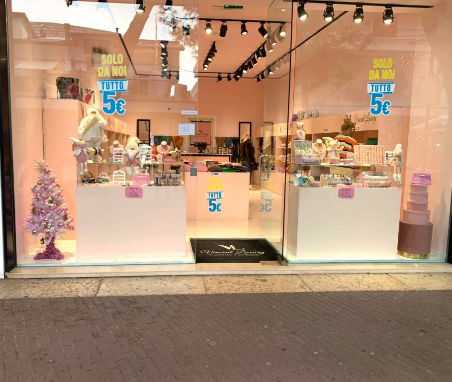 negozio in affitto a Riccione