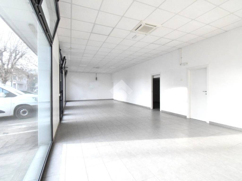 negozio in affitto a Riccione in zona San Lorenzo