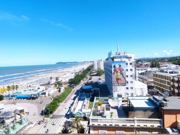 negozio in affitto a Riccione in zona Alba