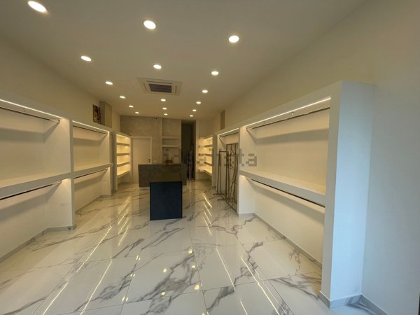 locale commerciale in affitto a Riccione