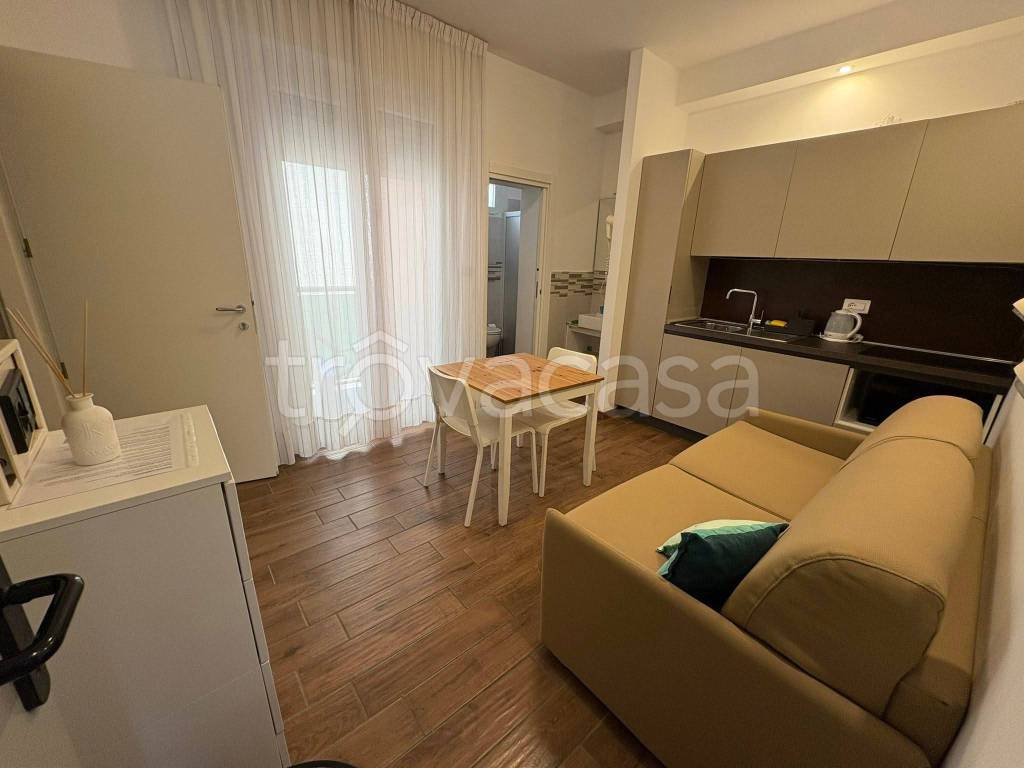 appartamento in affitto a Riccione in zona Alba