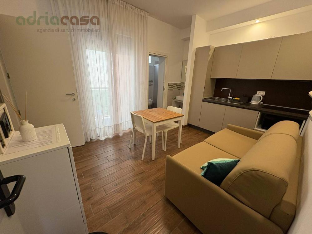 appartamento in affitto a Riccione in zona Alba