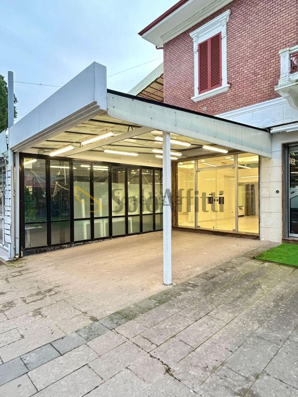 locale di sgombero in affitto a Riccione
