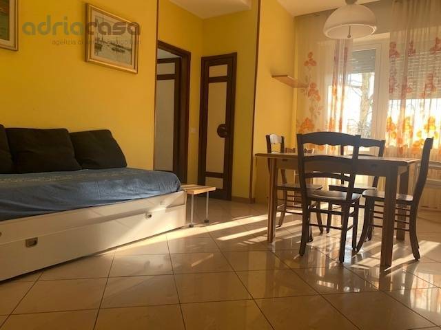 appartamento in affitto a Riccione in zona Alba
