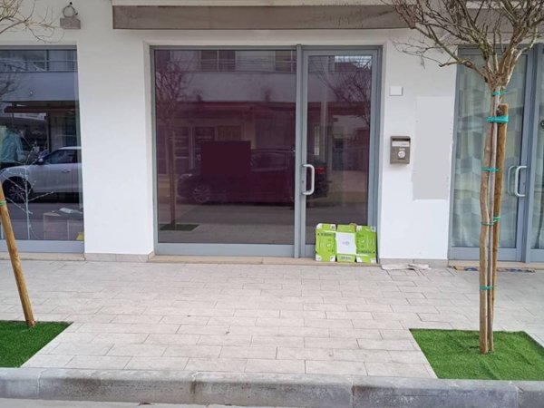 negozio in affitto a Riccione in zona Alba