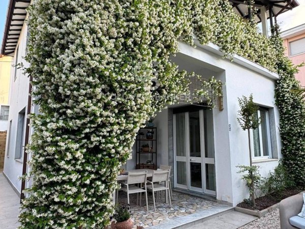 casa indipendente in affitto a Riccione in zona Alba