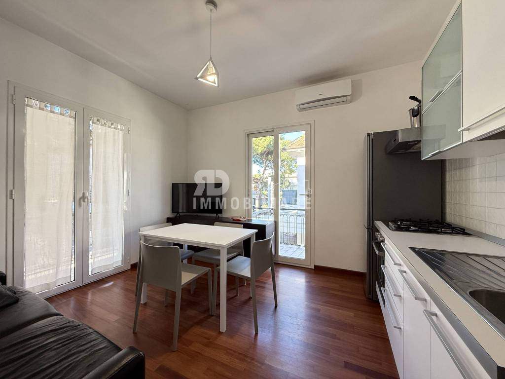 appartamento in affitto a Riccione in zona Alba