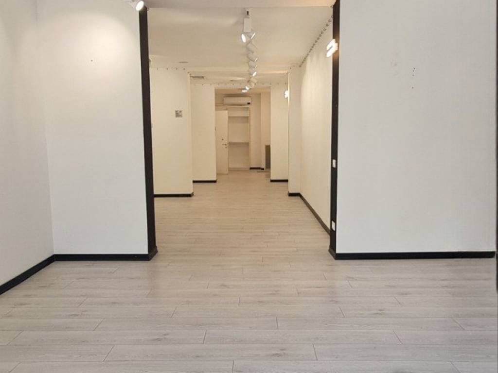 negozio in affitto a Riccione
