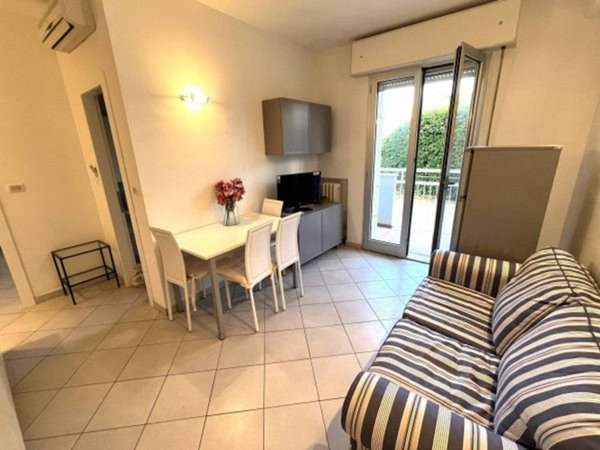 appartamento in affitto a Riccione in zona Alba