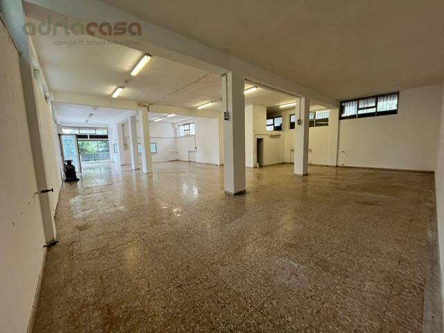 locale di sgombero in affitto a Riccione